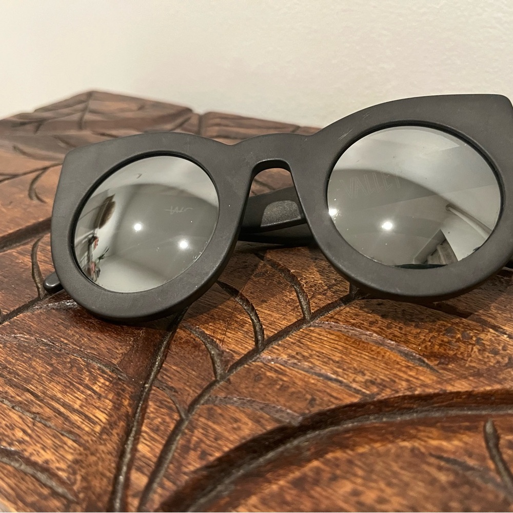 Valley Eyewear Matte Black Round Cat-Eye Sunglasses - Picture 5 of 5